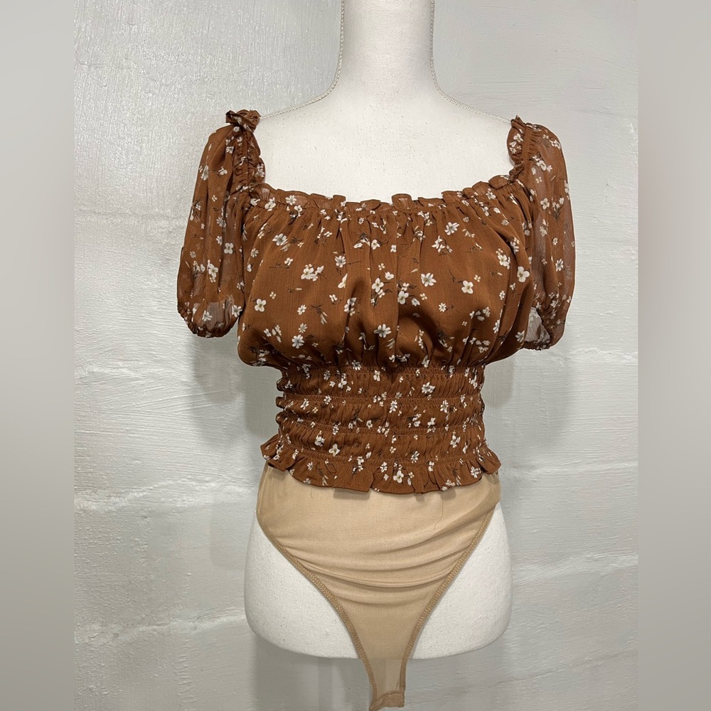 ASTR THE LABEL DITZY FLORAL BODYSUIT - Picture 14 of 15